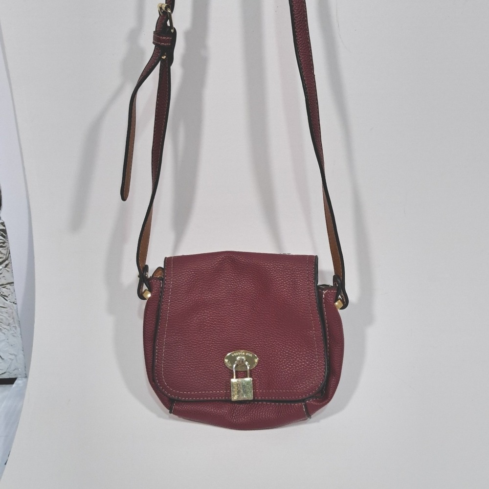 London Fog Burgundy Pebbled Faux Leather Crossbody Saddle Bag with Gold Padlock - Picture 9 of 12